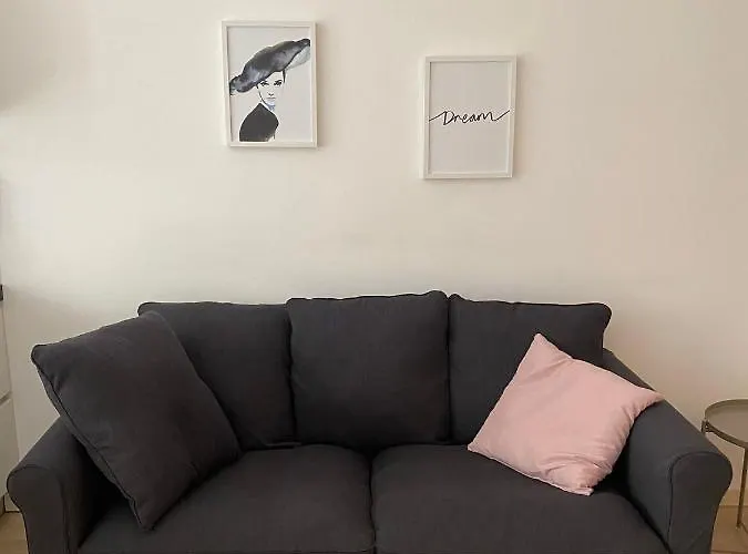 Lovely Apartment In The New Porta Nuova Area